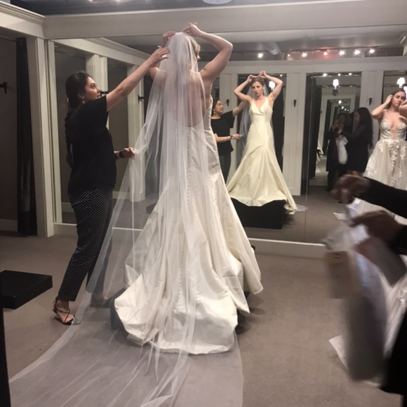 Allure Bridal Ivory Size 2 Wedding Gown - Picture 6 of 14